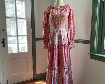 1970s Peach Cotton Floral Maxi Dress | Vintage Maxi Floral Prairie or Cottage Core Dress | Floral Maxi Dress Extra-Small