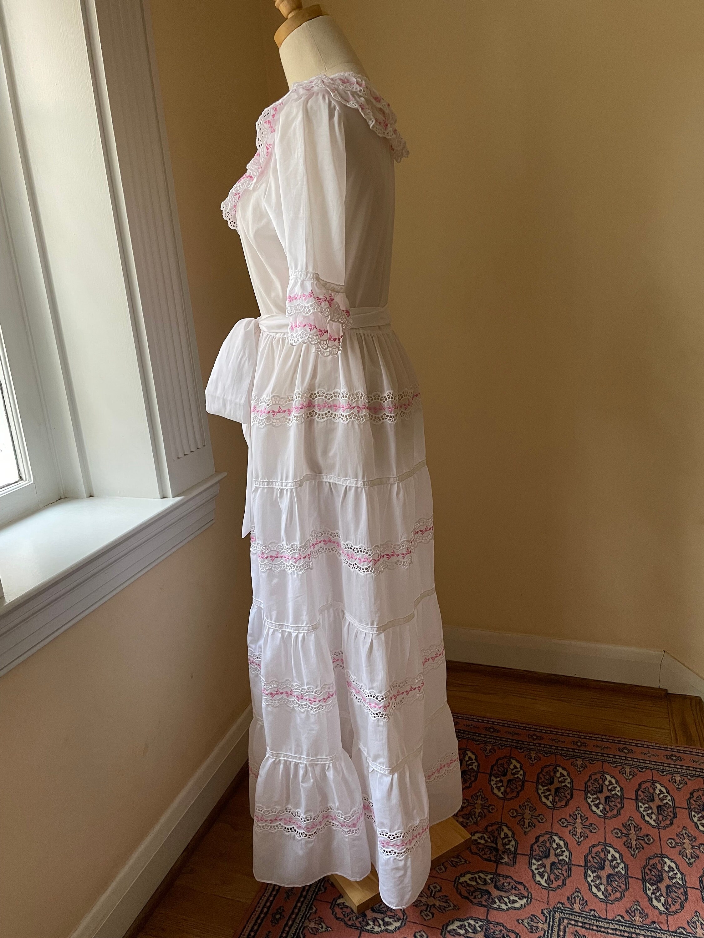 1970s White Eyelet and Pink Embroidery House Dress or Robe | Vintage ...