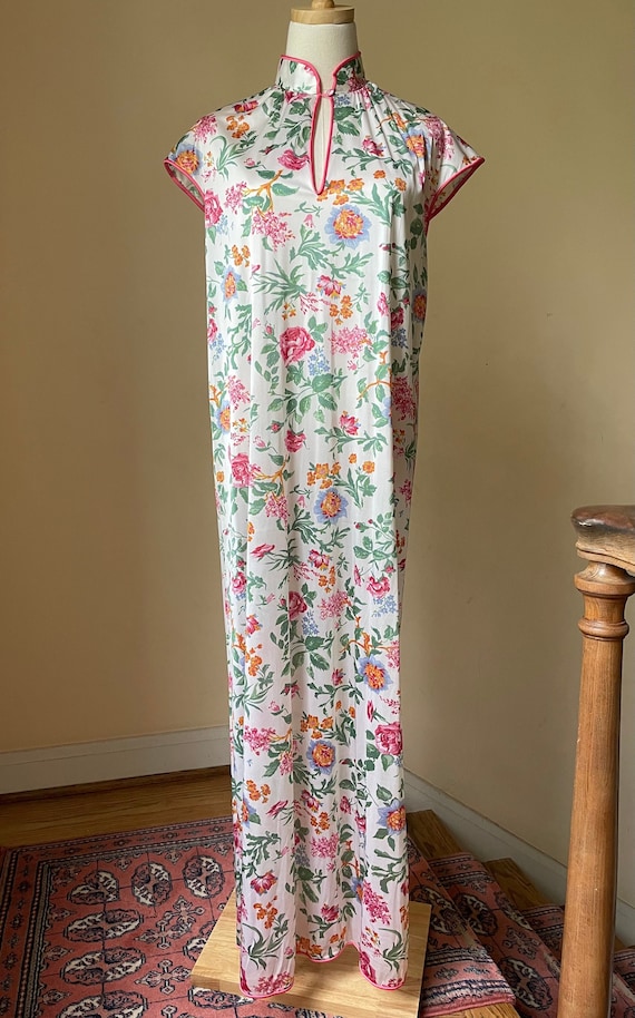 1970s Vanity Fair Floral Nightgown | Floral Cheong
