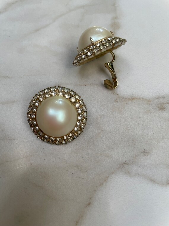 Vintage Faux Pearl and Crystal Clip-On Earrings |… - image 3