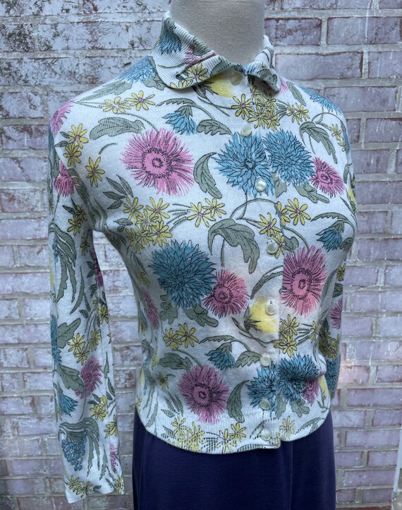 1950's Floral Screen Print Cardigan Sweater | Vin… - image 2