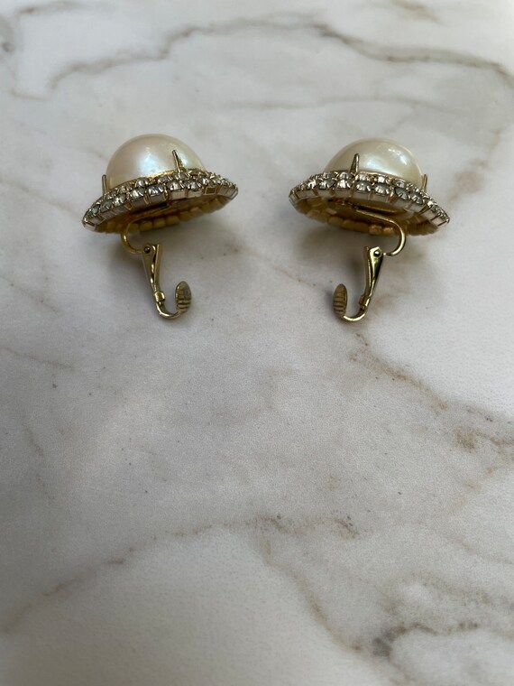 Vintage Faux Pearl and Crystal Clip-On Earrings |… - image 4