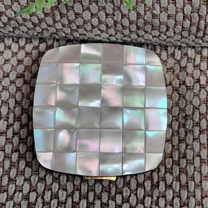 Melissa Powder Box, mother of pearl compact with sifter & puff, made in England