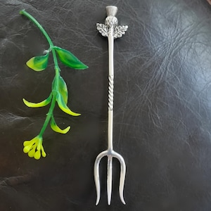 Thistle Cocktail Fork, 11 cm long, trident with spiral twist, symbol of Scotland