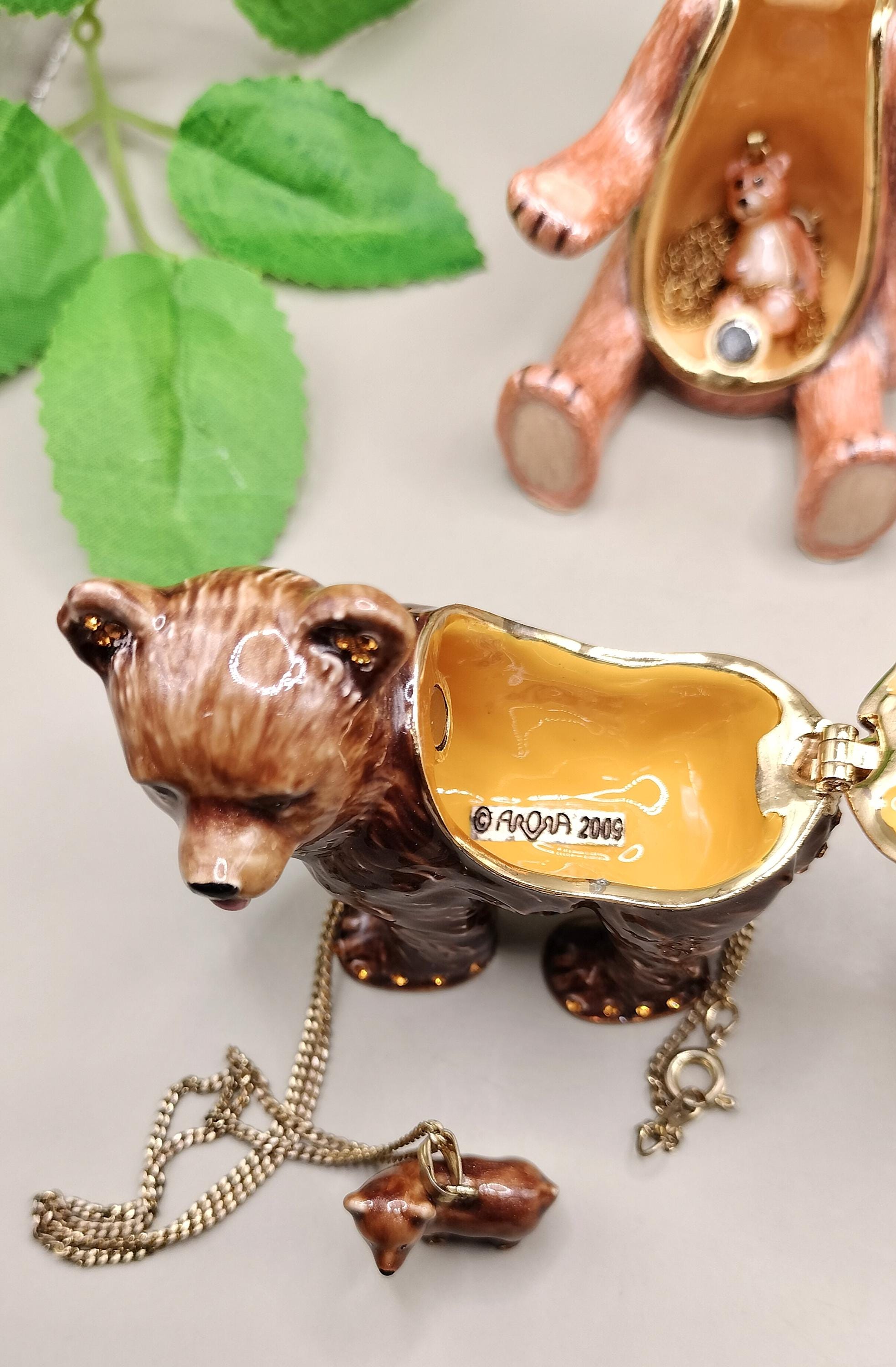 クマの小物入れとマッチするネックレス、Arora Designs Hidden 