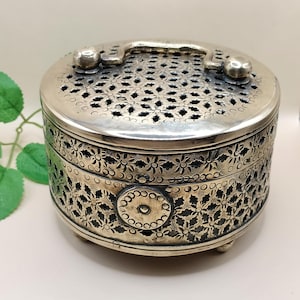 Brass Gauri Head Pandan Box - Ca 1910 Brass Gauri Head Pandan Box - Ca 1910