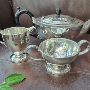 English Tea Set, clean & shiny, includes teapot /milk jug /sugar bowl, art deco