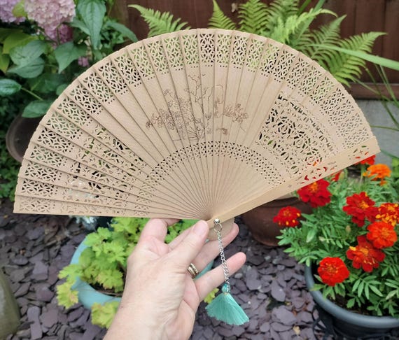 白檀扇子 希少 白檀扇 桐箱付き：白檀扇子 透かし彫り 白檀