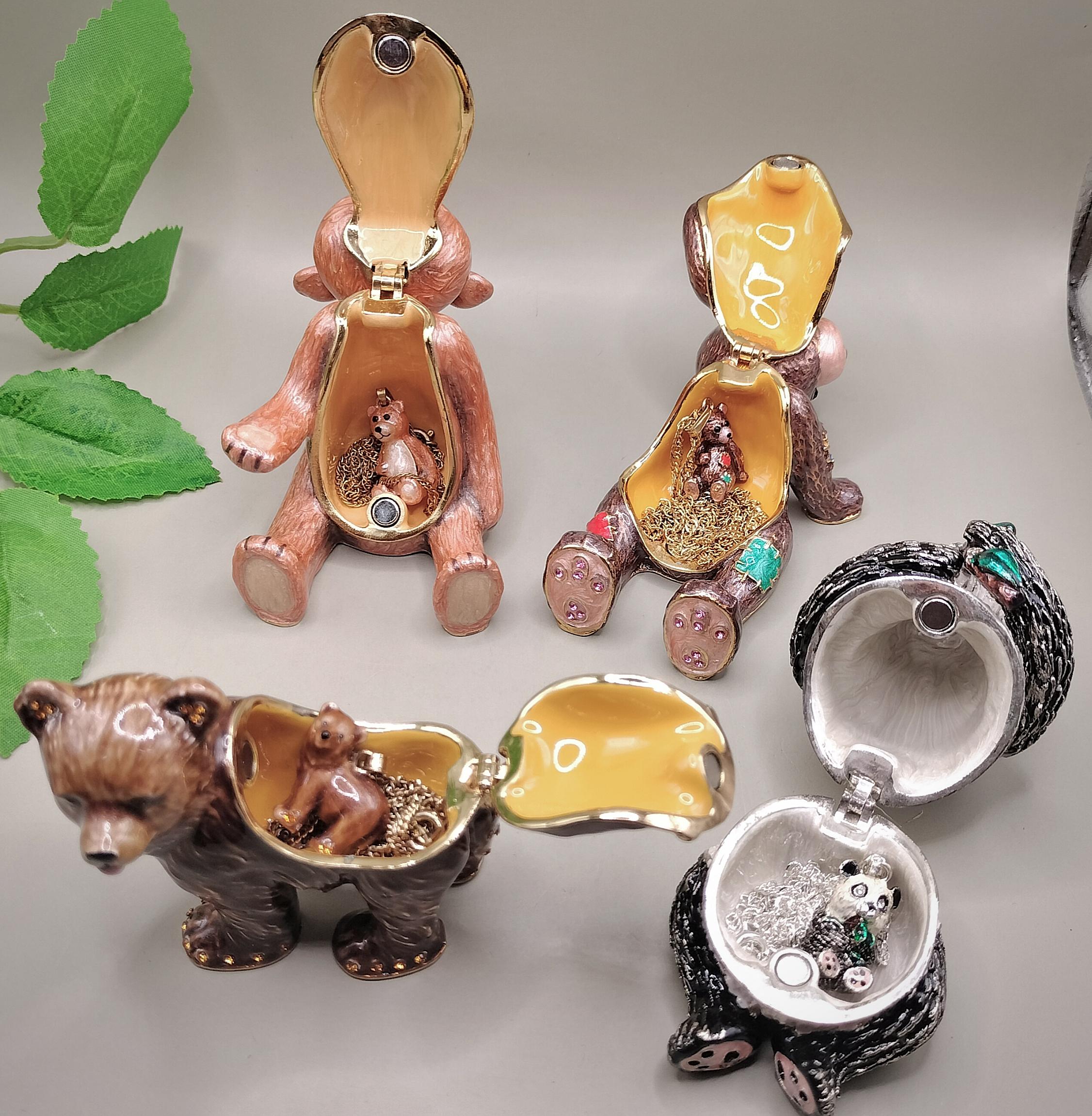 クマの小物入れとマッチするネックレス、Arora Designs Hidden 
