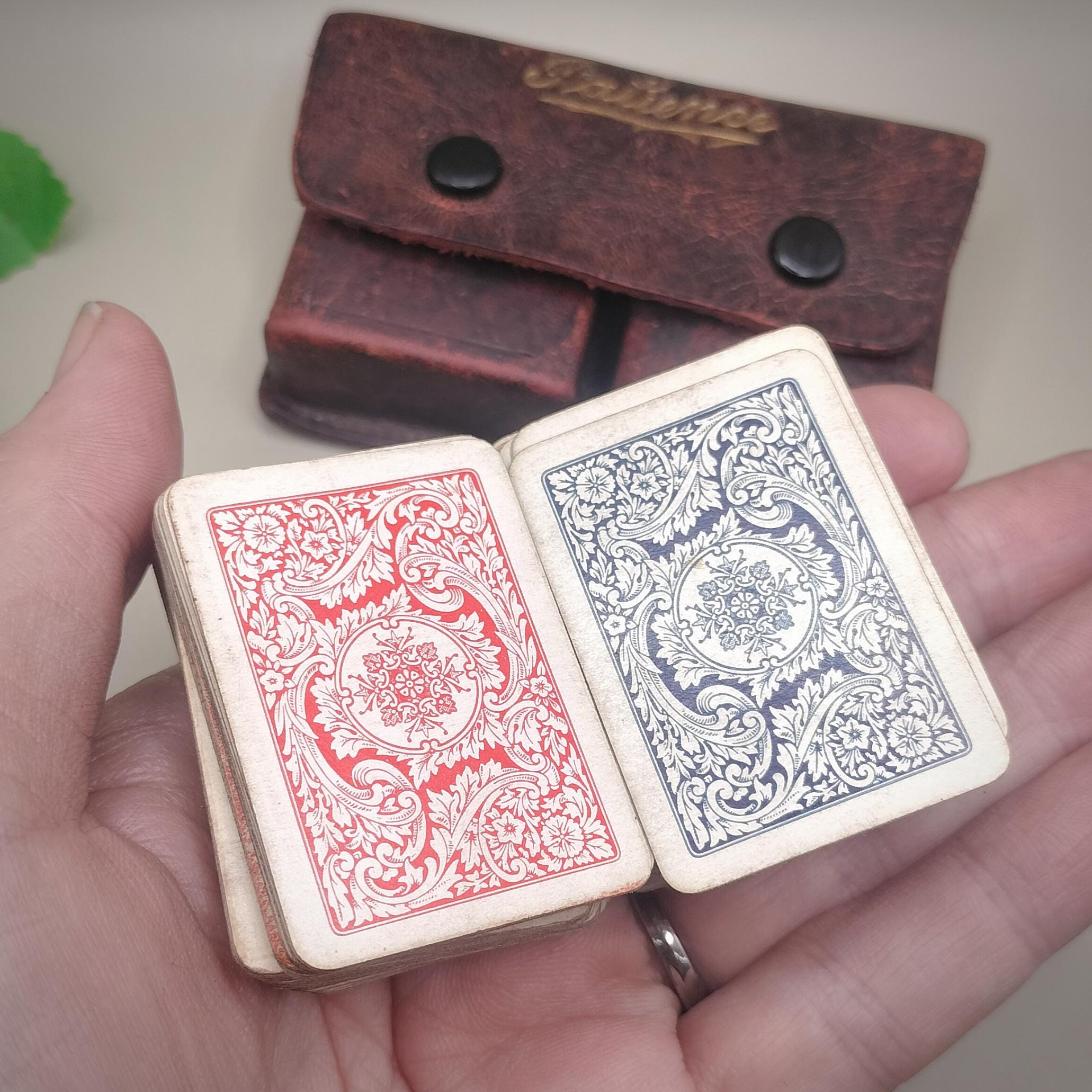 アンティーク　ミニチュア　トランプ　レザーケース入り　ヴィンテージ アンティーク ミニ ペイシェンス カード、革製ケース入りトム サム
