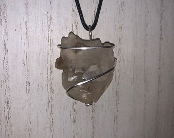Collar de cristal de cuarzo con vela hecha a mano de Madagascar Reiki cargas naturales grabadas