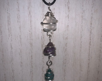Collar hecho a mano de cuarzo transparente, charoita y malaquita. ¡3 piedras únicas y curativas!