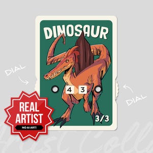 Puede incluir: Tarjeta con un dinosaurio de dibujos animados con la palabra "DINOSAUR" en la parte superior. El dinosaurio es naranja y marrón, con una gran aleta en la espalda. La tarjeta tiene un dial y el texto "REAL ARTIST NO AI ART!"