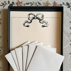 Set di carta da lettere con fiocco - Illustrazione vintage/vittoriana - Set A4 con buste
