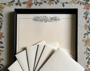 Floral Garland Illustration - Victorian Style Writing Paper Set with Envelopes - A4