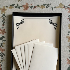 Nastri e fiocchi - Illustrazione vintage - Set di carta da lettere con buste - A4