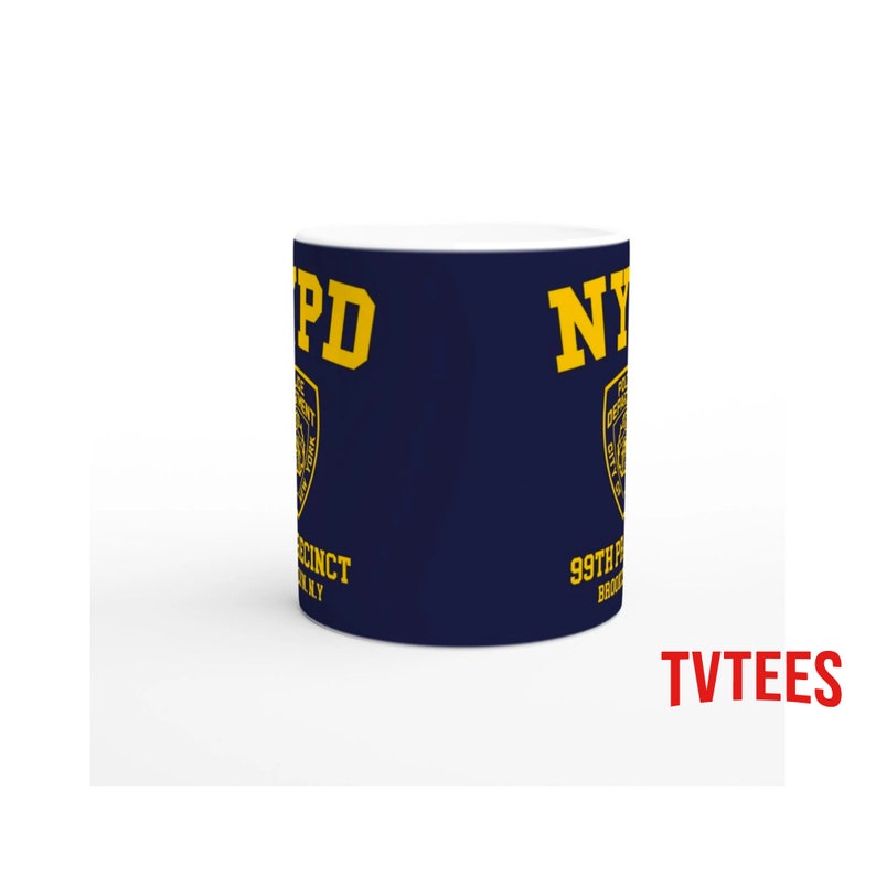 Brooklyn 99 Kaffeetasse – New York Police Nine Nine Precinct, Weiß Mit Schwarzem Rand & Griff, 0,33 L