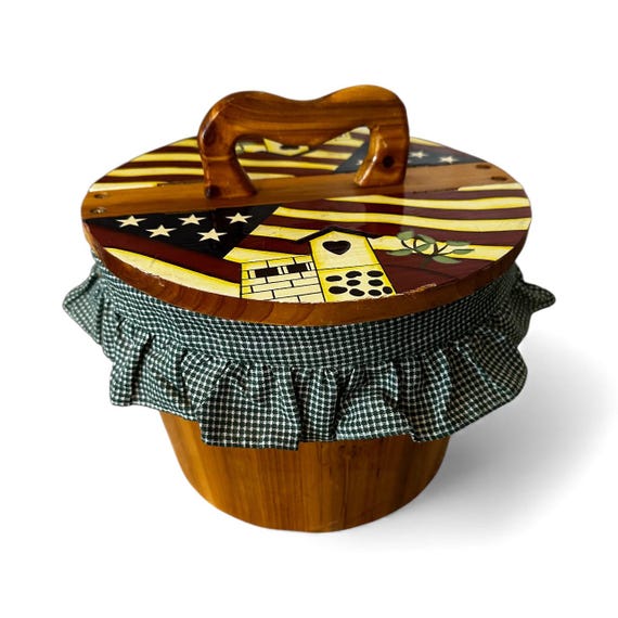 VINTAGE Americana Fabric Lined BUSHEL BASKET/ Sewing Basket  w/Heart Handle