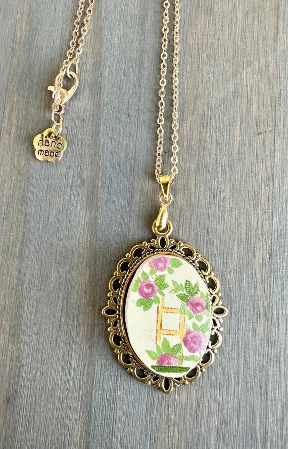 Rare Homer Laughlin English Cottage Broken China Gold Pendant Necklace