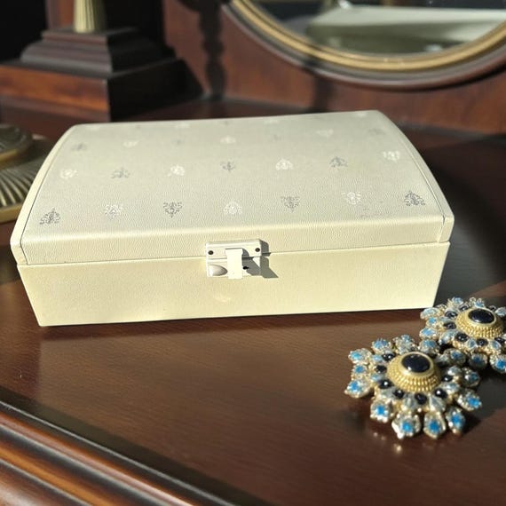 Vintage Farrington Jewelry Box Lg. Cream Hardcase Hinged Mid Century Pink Velvet Lined