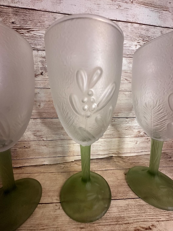 2 Pfaltzgraff Winterwood Green Frosted Embossed Ice Tea/water/Wine Glasses