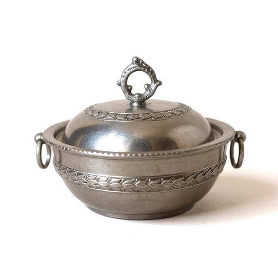 Vintage Wilson Ware Aluminum 8 1/2 Chafing Dish Leaf Design with lid Ring Handle