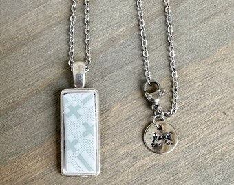 Unique Broken China a vintage Rare 1970s  Correlle “Dutch Lattice” plate silver pendant necklace