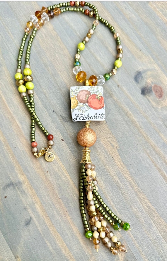 Corningware Spice of Life Ling Beaded necklace