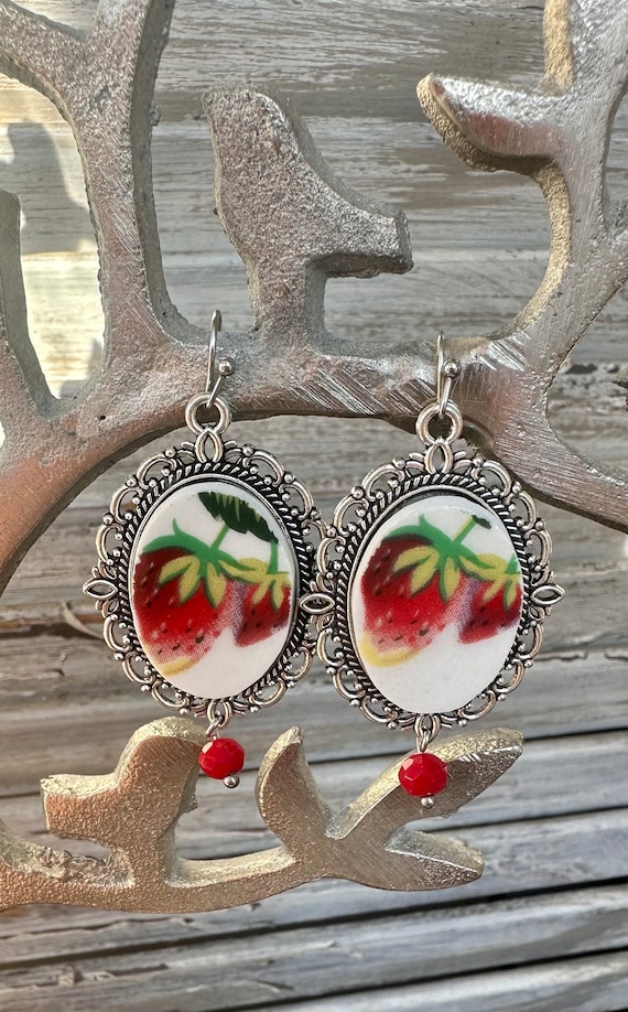 Vintage Tabletops Unlimited Very Strawberry  Plate Broken China Earrings