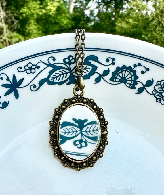 Corelle Old Town Blue Necklace, 1970s Jewelry,Handmade Repurposed Upcycled, Onion Pendant