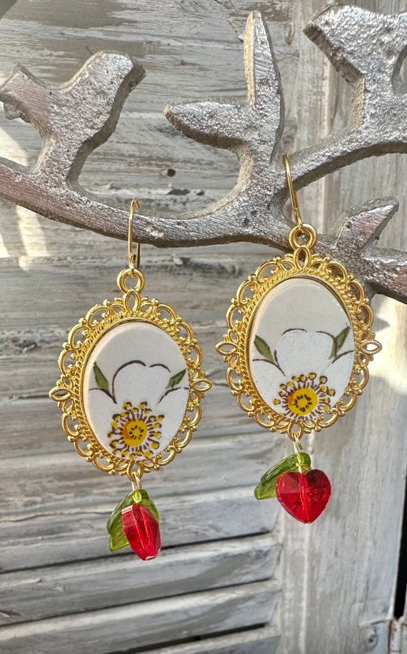 Vintage Sheffield Strawberries and Cream Plate Broken China Earrings