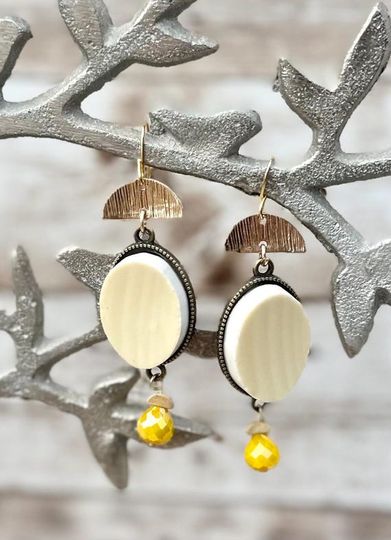 Beautiful broken china pendant necklace using a  Homer Laughlin Yellow Fiestaware plate, gold dangle earrings