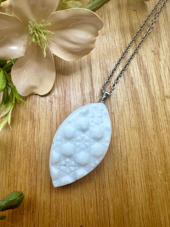 Elegant Fenton Candlestick Broken China Necklace