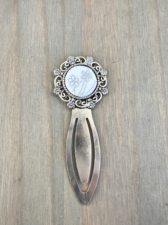 Unique 1970s Vintage Correlle Ribbon Bouquet pattern Broken china silver metal bookmark
