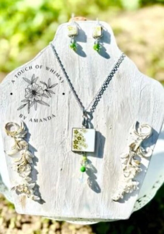 1970s Correlle Spring Blossom Silver Square Pendant necklace with silver findings and glass beads