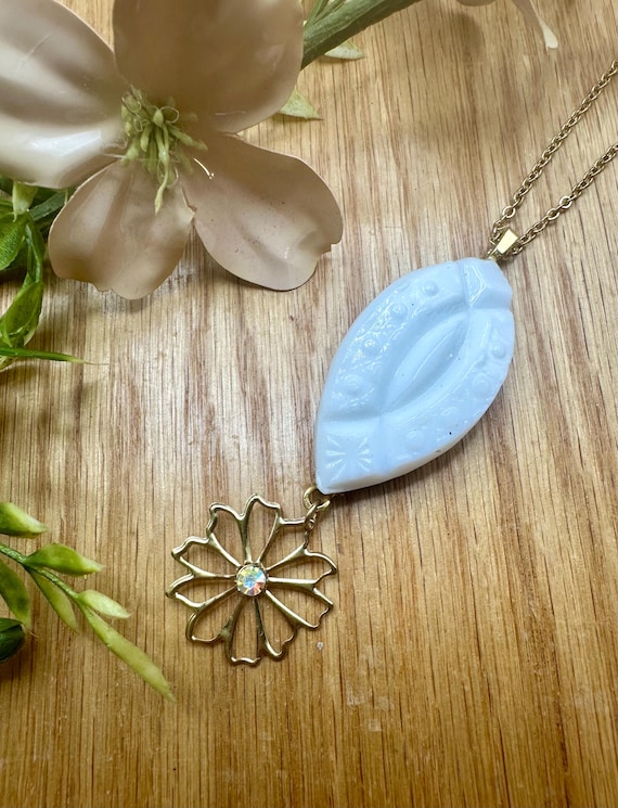 Elegant Fenton Candlestick Broken China Necklace with Gold Daisy