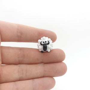 Miniature Murano Glass Sheep Figurine: Handmade Table Sculpture