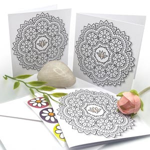 Fleur de lotus et mandalas à colorier vierges en cartes pour la paix, le calme et la détente Couleur dans vos propres mini-cartes (paquet de 3) 4 x 4 po. avec enveloppes