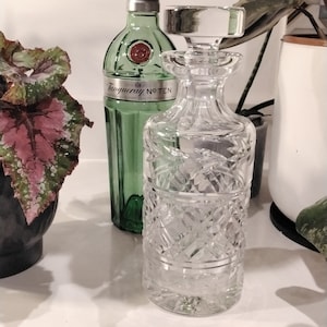 Waterford crystal Glandore round spirit decanter. Original hand cut full lead crystal made in Ireland .Mastercard, spectacular hand crafted