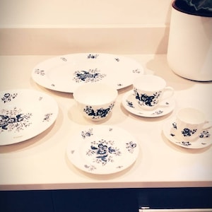 Royal Worcester blue sprays, reproduction early Worcester 1760. Bone china.