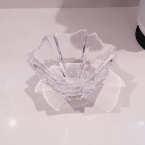 Orrefors Sweden petal bowl, Lars Hellsten design 1987