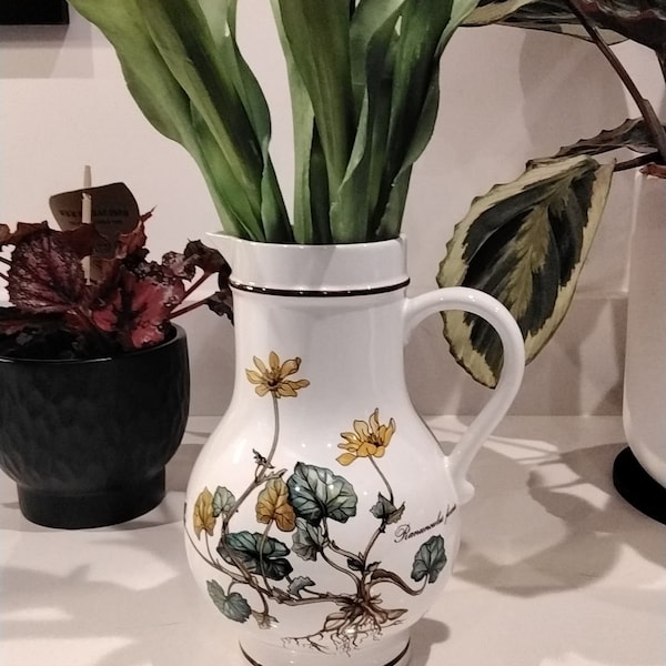 Villeroy and Boch, Botanica design. Vitro porcelain jug 20cm tall.