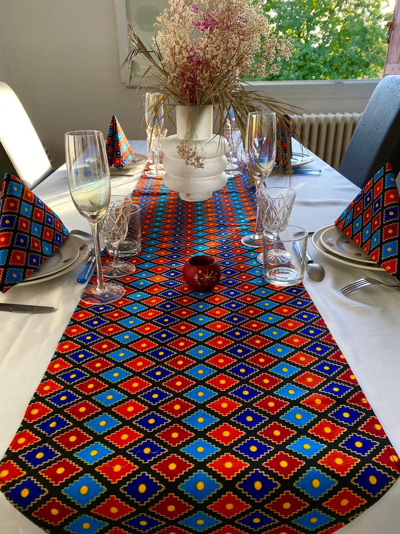 Chemin de table en wax et serviettes assorties-Handmade African Wax Table Runner and Napkins Set for Elegant Dining Table-Printed Runner image 1