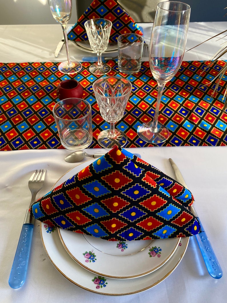 Chemin de table en wax et serviettes assorties-Handmade African Wax Table Runner and Napkins Set for Elegant Dining Table-Printed Runner image 3