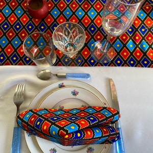Chemin de table en wax et serviettes assorties-Handmade African Wax Table Runner and Napkins Set for Elegant Dining Table-Printed Runner image 5