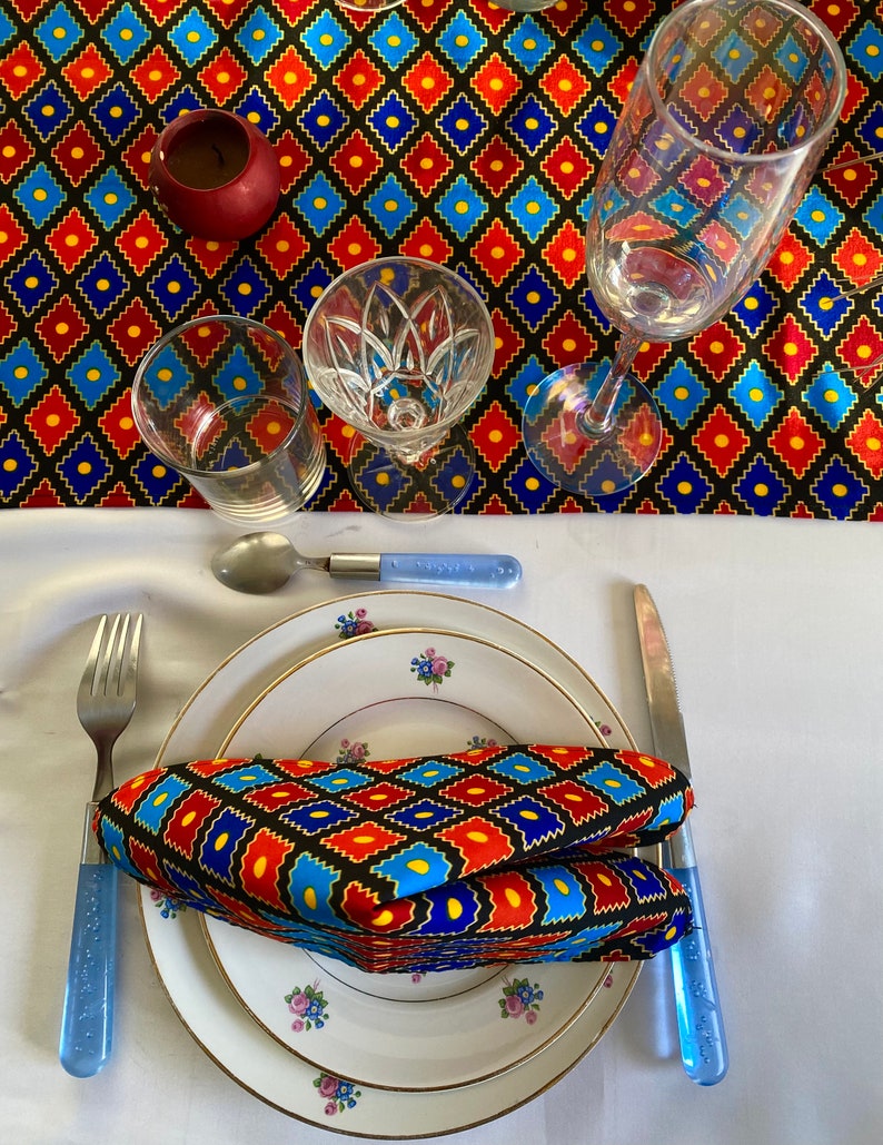 Chemin de table en wax et serviettes assorties-Handmade African Wax Table Runner and Napkins Set for Elegant Dining Table-Printed Runner image 2