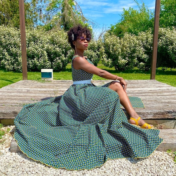 Maxi robe en wax de couleur verte et à petits motifs