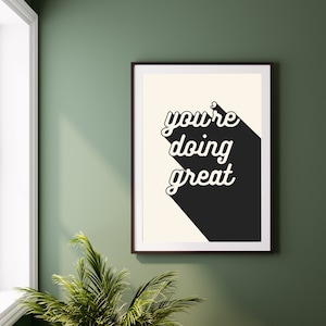 You're Doing Great Print, Schwarz Typografie Kunstdruck Digitaldruck Typografie Wandkunst Bild 1