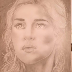 Ucraina arte Artista ucrainoritratto a matita Emilia Clarke madre dei draghi bella donna ragazza disegnata su carta A5