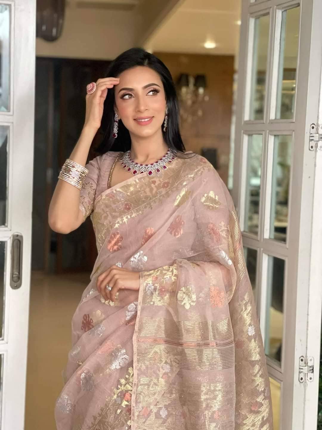Jewellery with deals jamdani saree